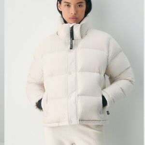 NWT Aritzia Super Puff Shorty